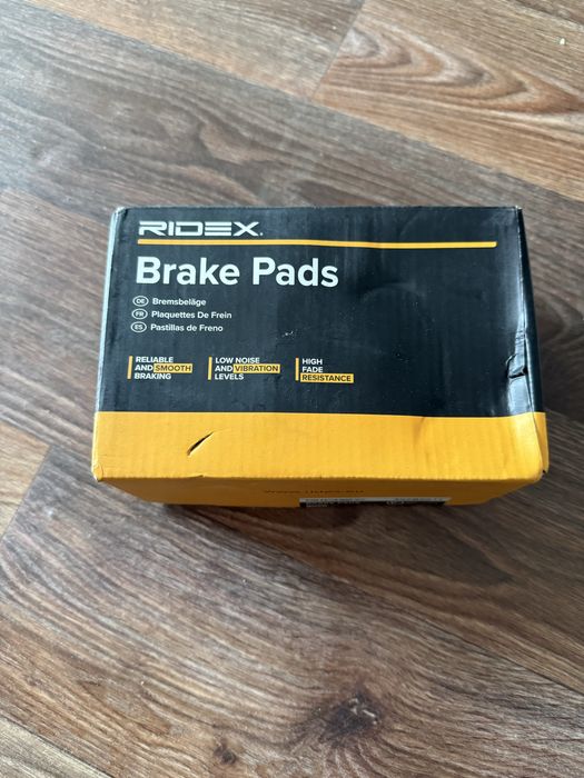 Продам тормозные колодки мазда 3