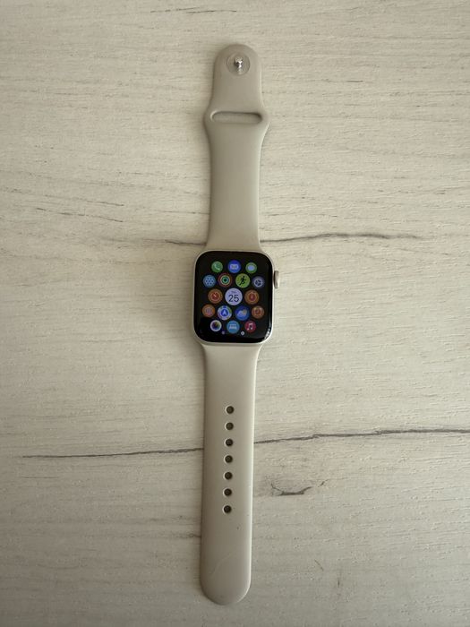 Apple Watch SE 2gen 40mm + новий ремінець в подарунок