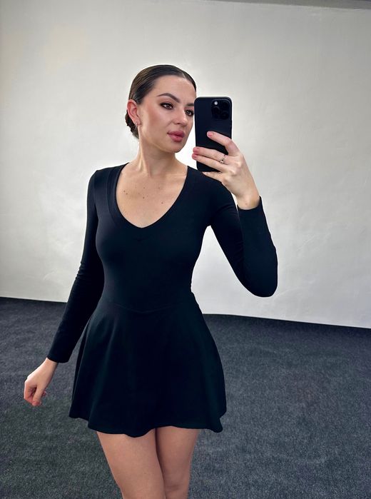 Нова чорна сукня