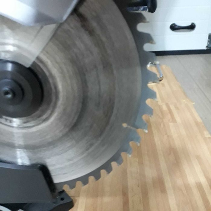 Piła Ryobi ukośnica  EMS305RG