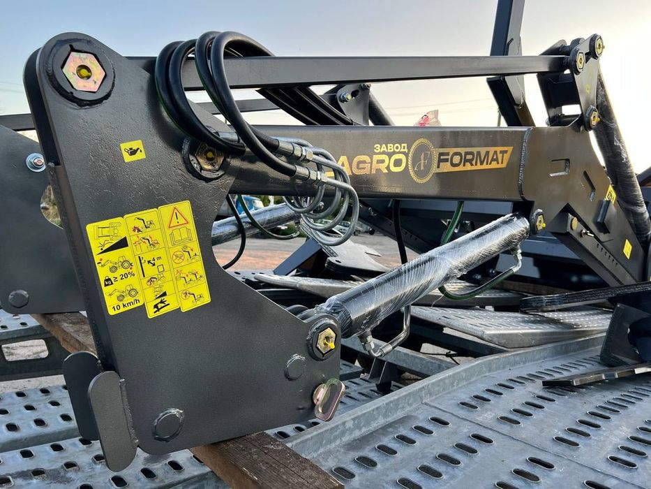 Быстросъёмный погрузчик КУН-1800 на трактор МТЗ ЮМЗ Т-40 с ковшом 1 м3