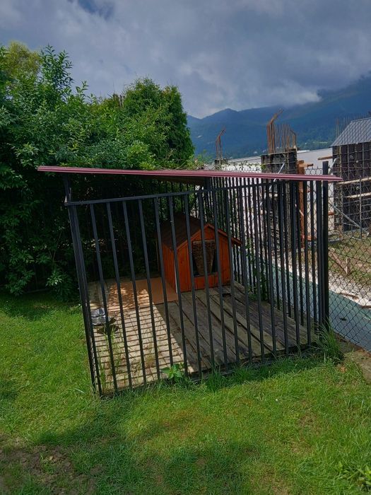 Kojec dla psa z budą