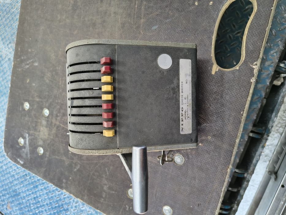Máquina de números antiga Nippo
