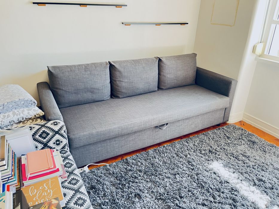 Sofá-Cama Cinza de 3 Lugares em Tecido (com Arrumação)