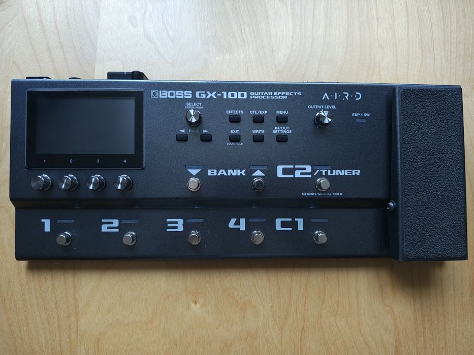 Multiefekt Boss GX-100 z BT-Dual