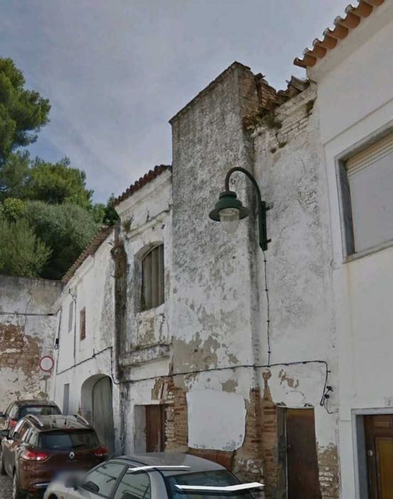Prédio de 192m2 para reabilitação Integral  em  Serpa 65.000,00€