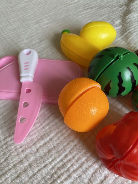 Фрукти на липучках