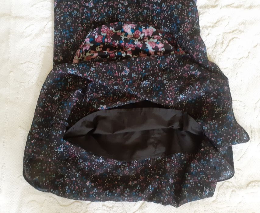 Sukienka w kwiatki, rozmiar 146