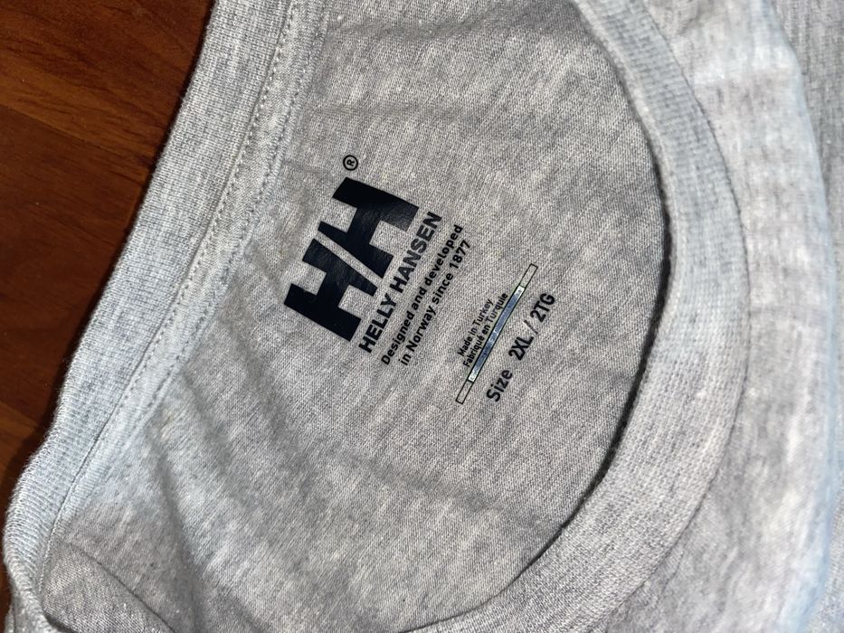 Продам футболку Helly Hansen