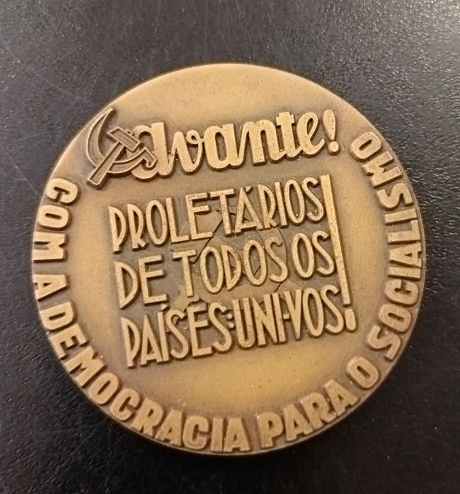 Medalha de 1977 do Avante