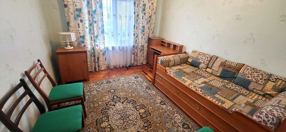 Продаж 3-х к.кв. вул. Новгородська, буд. 5, поруч 5-та дитяча лікарня.