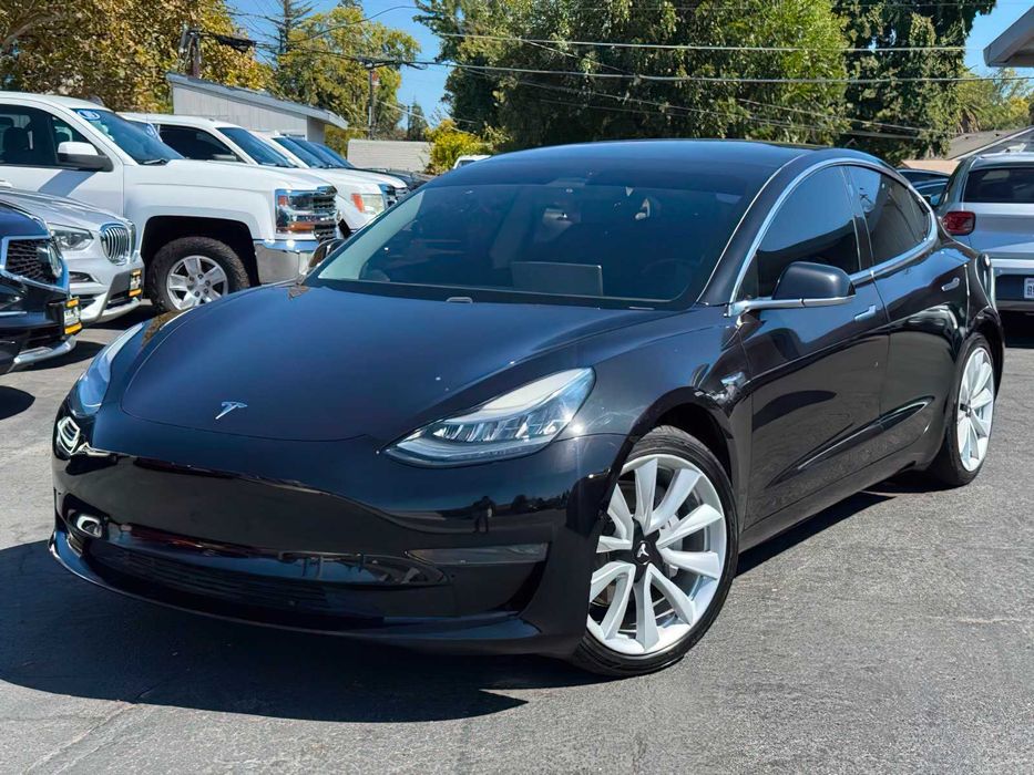 Tesla Model 3 Long Range      2018