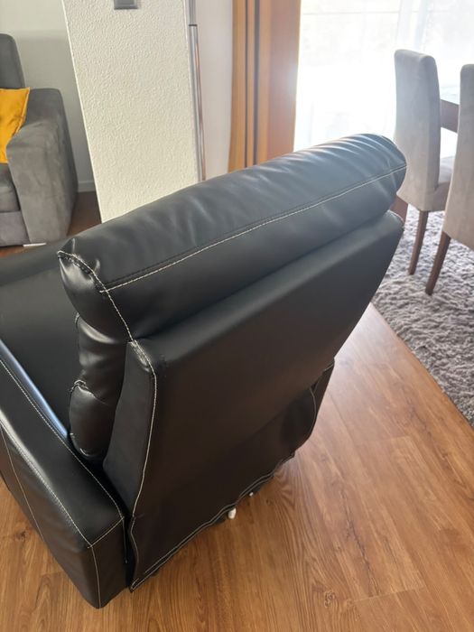 Poltrona / Cadeira de Massagem em Pele – Funcional