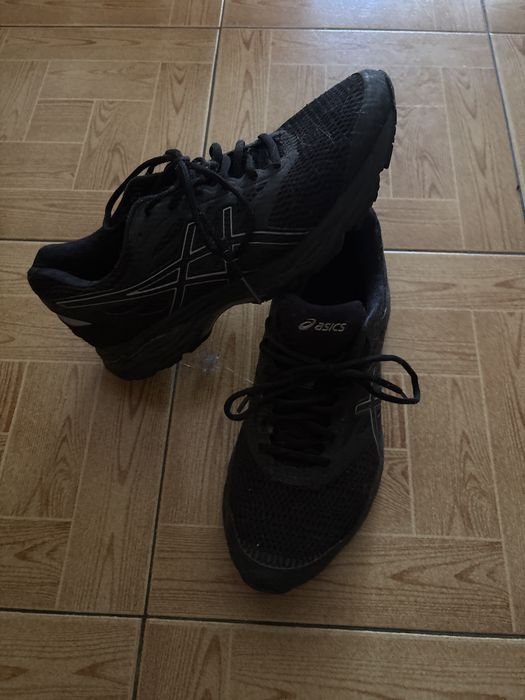 Sapatilhas Asics pretas 42