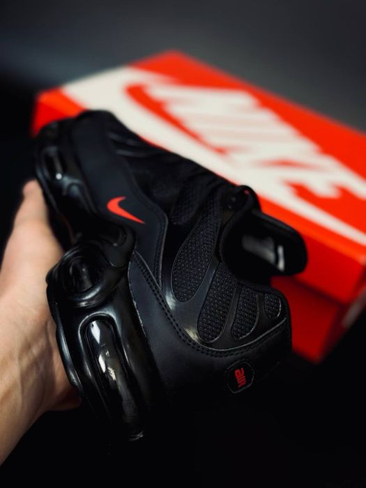 Чёрные красовки мужские / Стильные черные мужские Nike Air max Tn 95 Black / найк аир мах тн 95 / найки теен осень !
