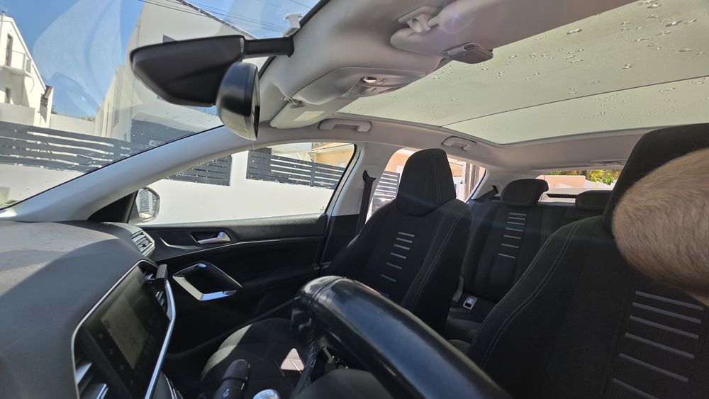 Peugeot 308 Hatchback 1.6 e-HDi Allure 115cv | CarPlay/Android Auto Wireless | Sem AdBlue | Teto Panorâmico