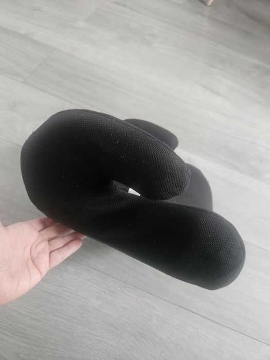 Fotelik podstawka plastikowa czarna siedzisko do samochodu