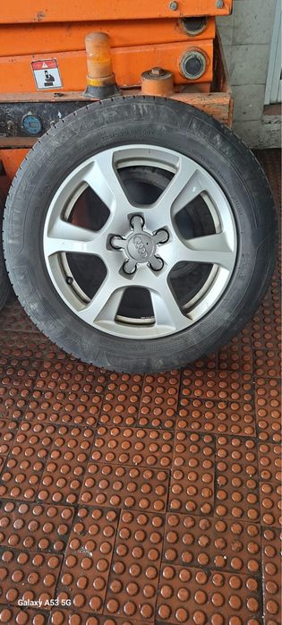 Vende-se pneus e jantes para Audi
