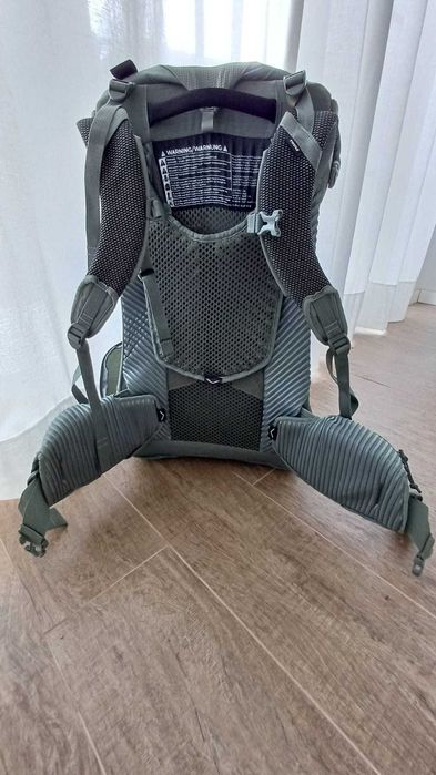 Mochila porta-bebés/crianças de caminhada marca Thule