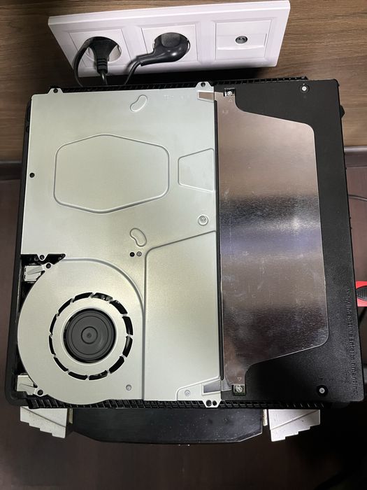 Playstation 4 slim 1 TB