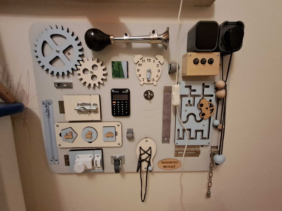 Tablica manipulacyjna Montessori dla dzieci