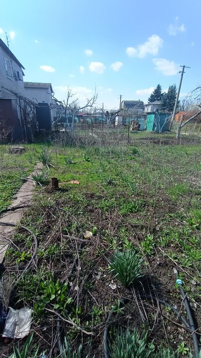 Продам дачу з будинком, гаражем і скважиною