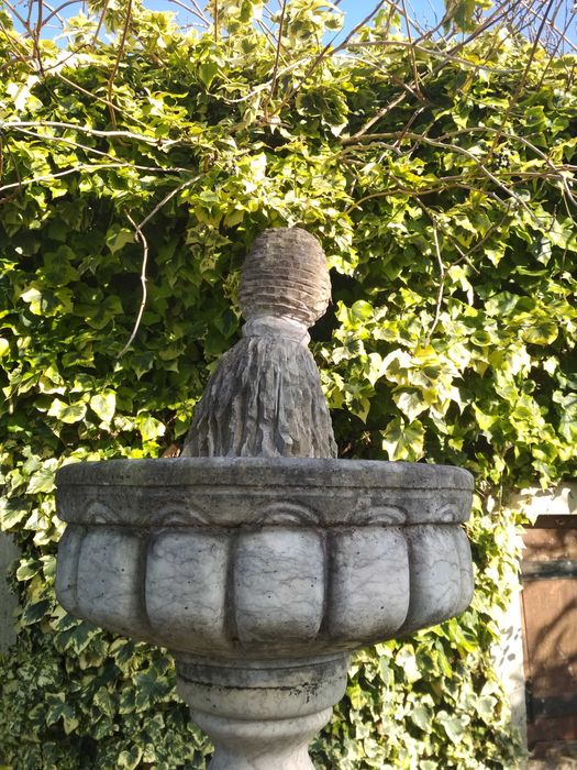 escultura em pedra- fontanário