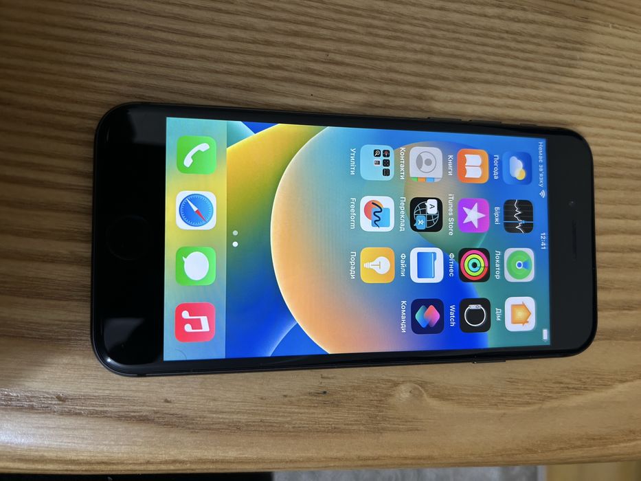 iPhone 8  ідеальний