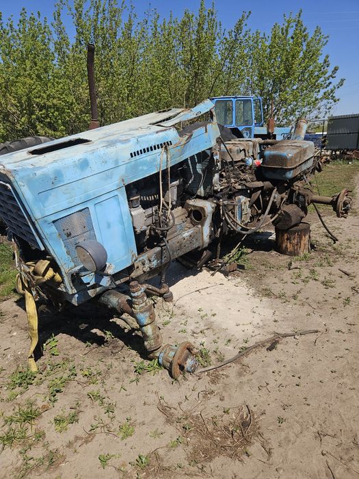 Капоти мтз та інше по мтз  уточнуйте та багатотінших запчасиин по мтз