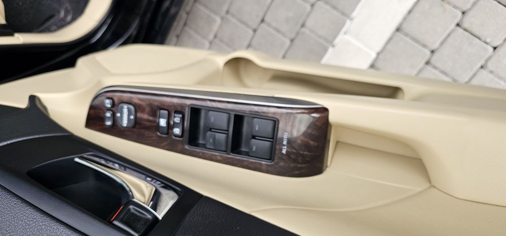 Продам Toyota Camry PREMIUM