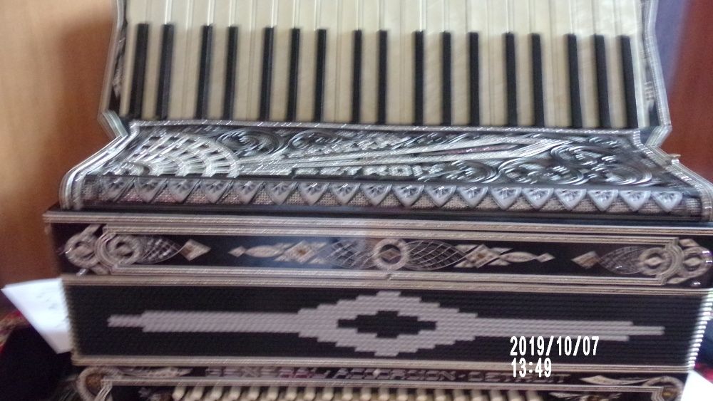 włoski akordeon general detroit 120b4 ch piękny tremol francuski