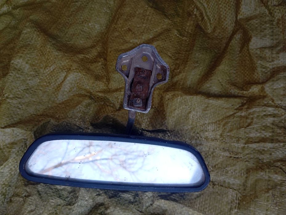 Зеркало заднего вида