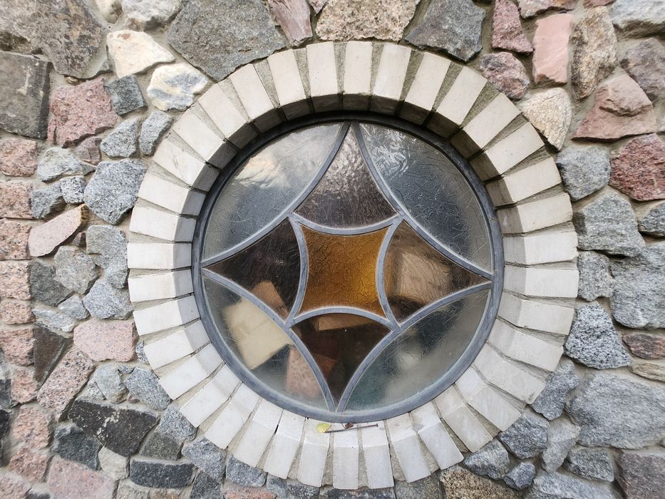 Прирізка, обробка,порізка скла та дзеркал.Послуги зі скління