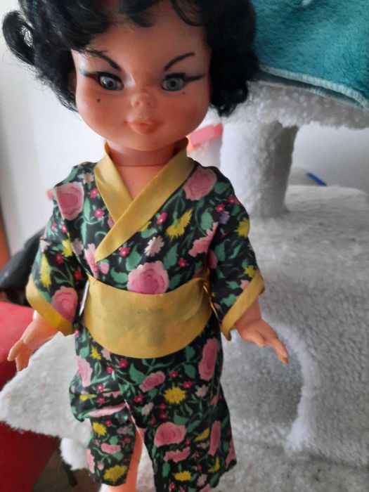 Vendo linda boneca muito antiga