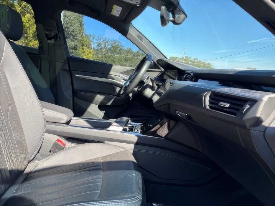 Audi e-tron quattro Premium Plus      2022