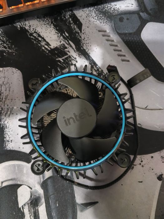 Боксовый куллер intel