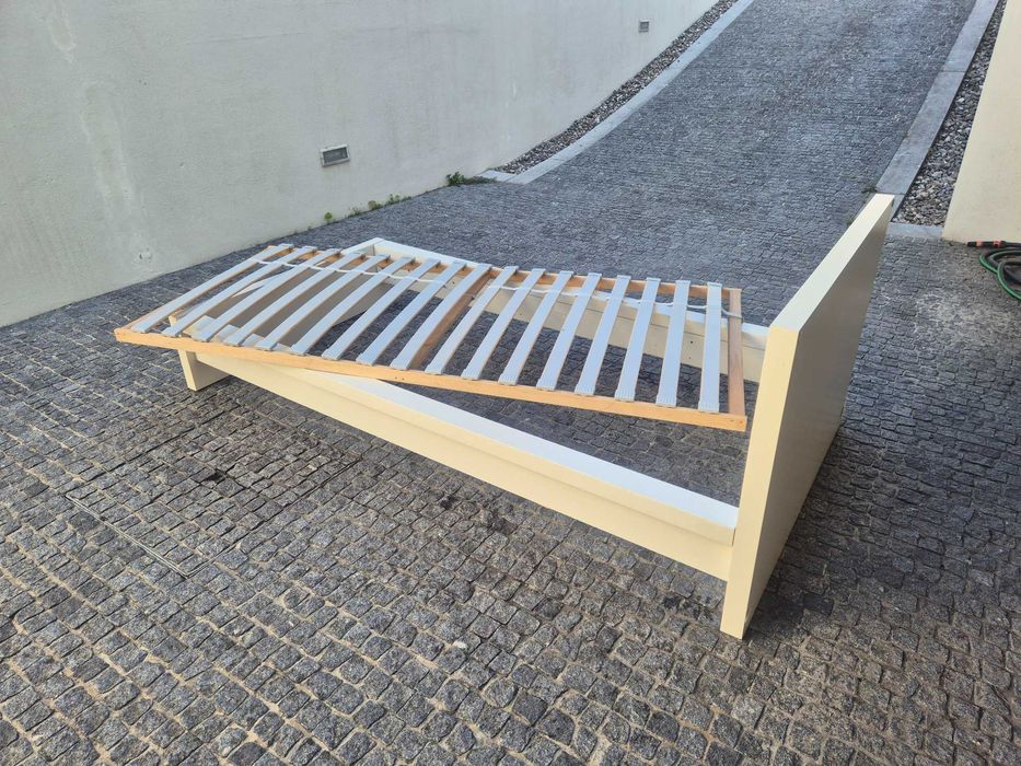 Cama completa com colchão solteiro