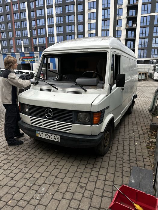 Мерседес 208 грузовик
