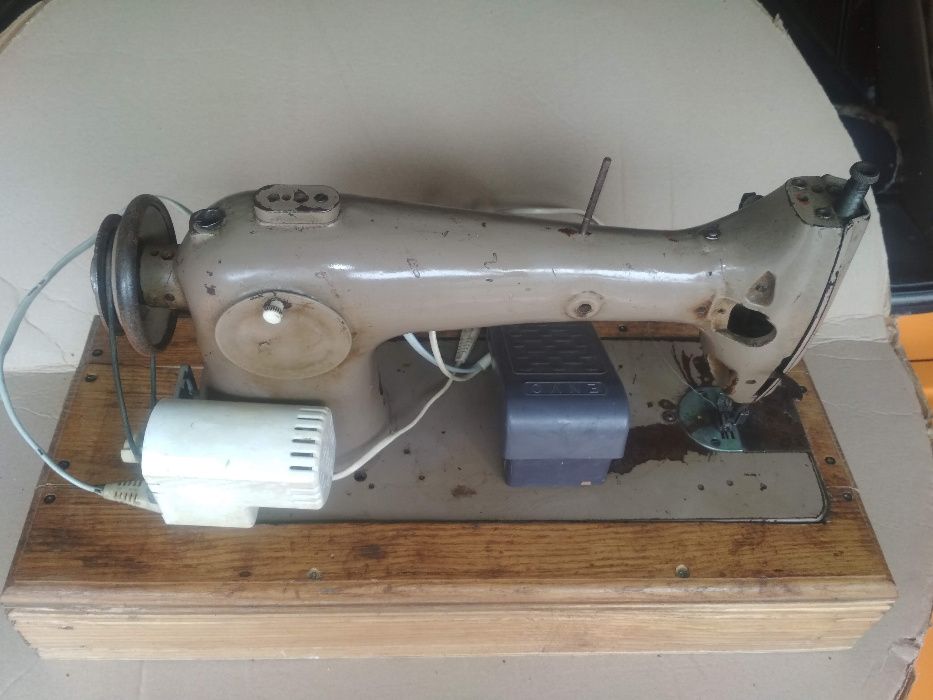 Промислова швейна машина  22-го класу (виготовлена в СССР)