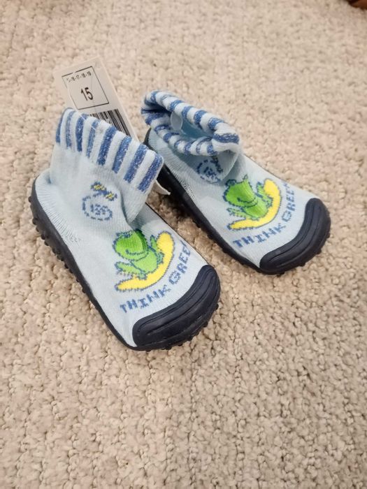 Pantufas / Meias com sola, para criança/bebé até 15 meses - NOVO!