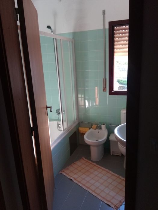 Alugo quarto (São Martinho do Bispo)