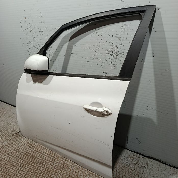 Porta frente esquerda KIA Venga (YN)