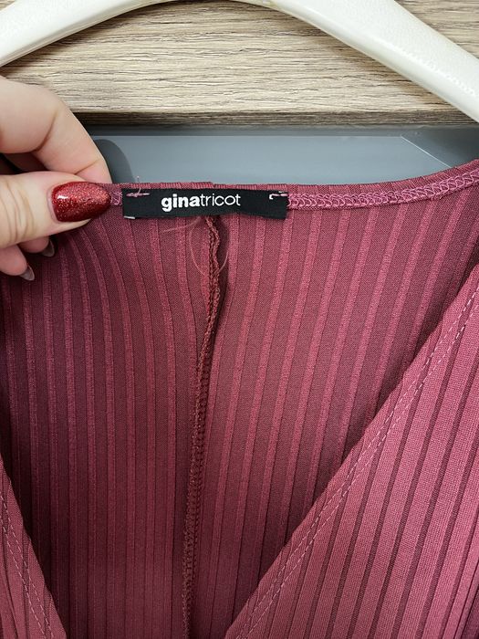 Różowa sukienka w prążek Gina Tricot L midi