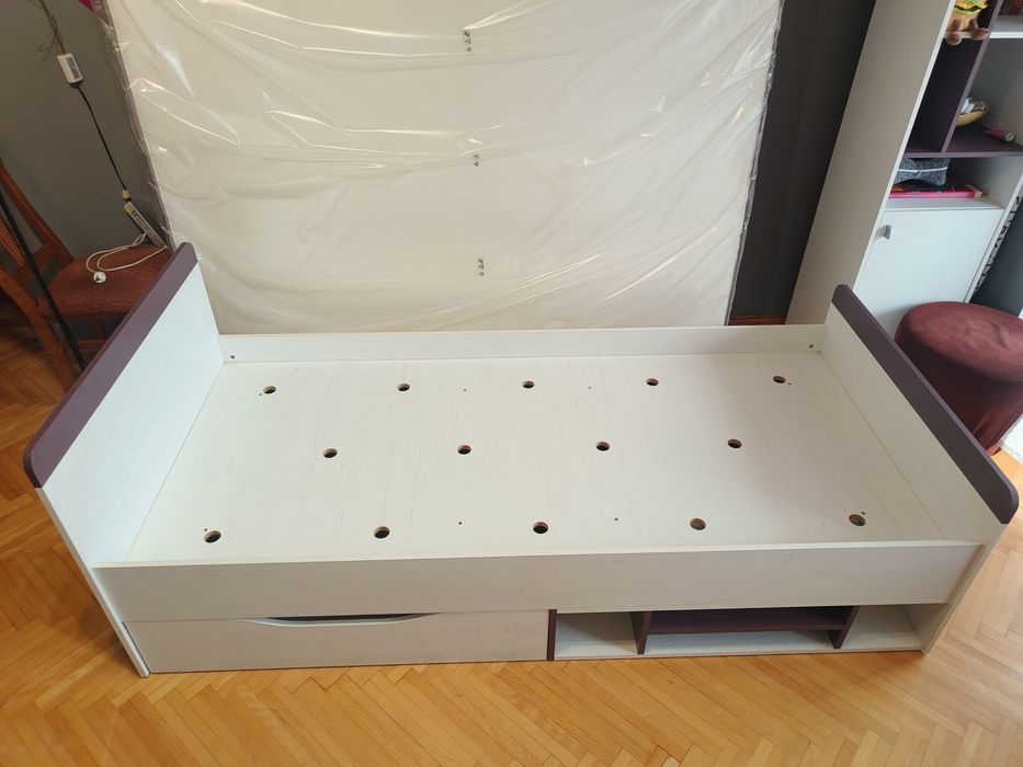 Łóżko jednoosobowe