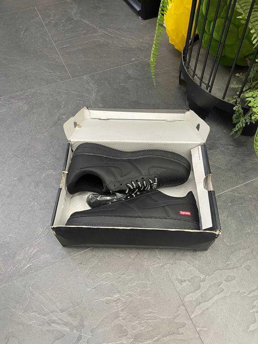 Nike Air Force 1 Low Supreme czarny R.44