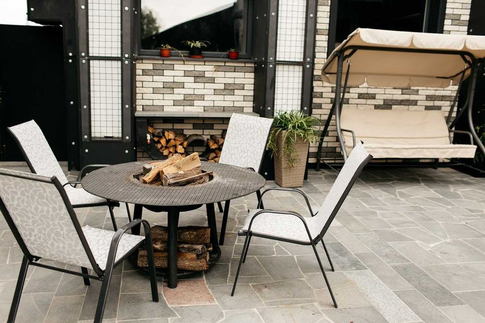 Апартаменти "LOFT" з терасою для відпочинку в Сарнах, подобова оренда