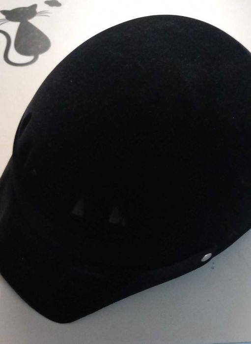 Capacete de Equitação (Toque) – Tenho 2 Disponíveis