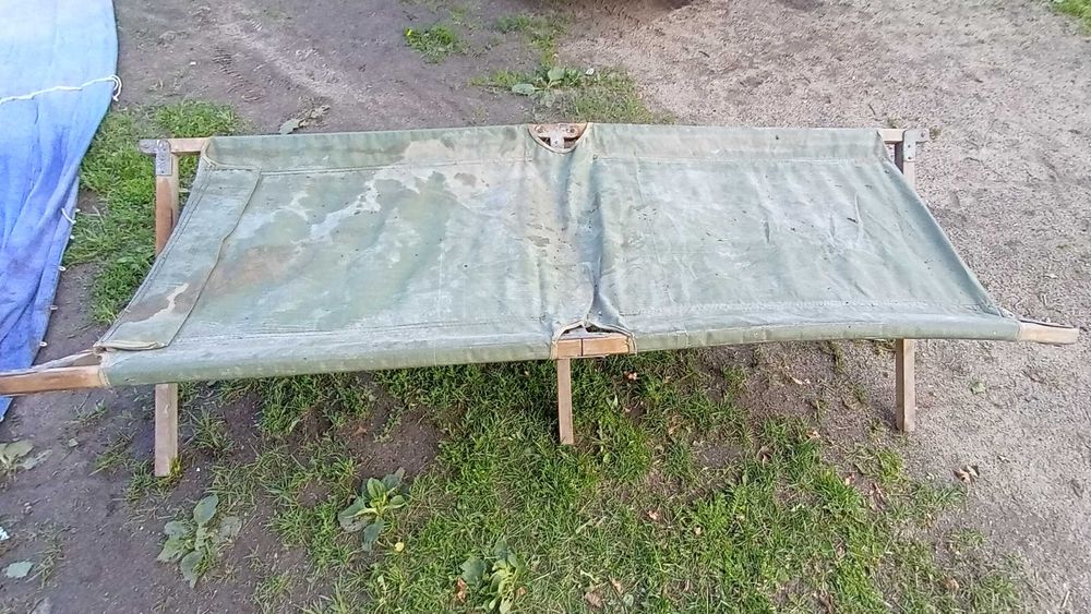 Wojskowe łózko polowe drewniane