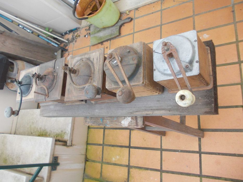 Lote Coleção de 4 Moinhos de Café Antigos