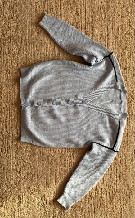 Вязаний светр ( на гудзиках)